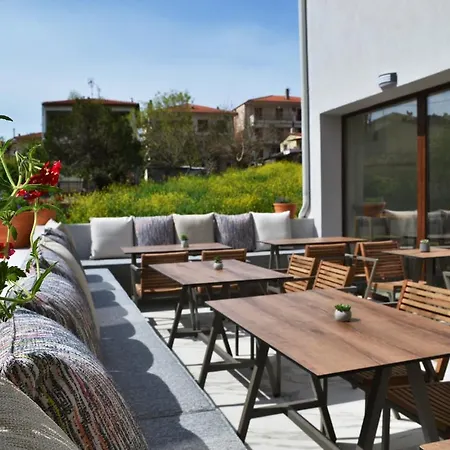 Iades Aparthotel 4*