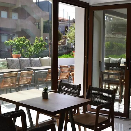 Iades Hotel apartamentowy 4*