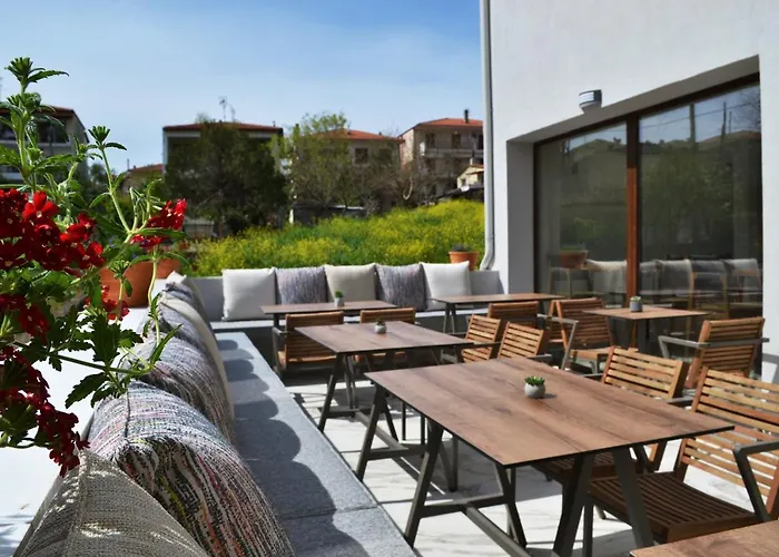 Iades Apartahotel 4*